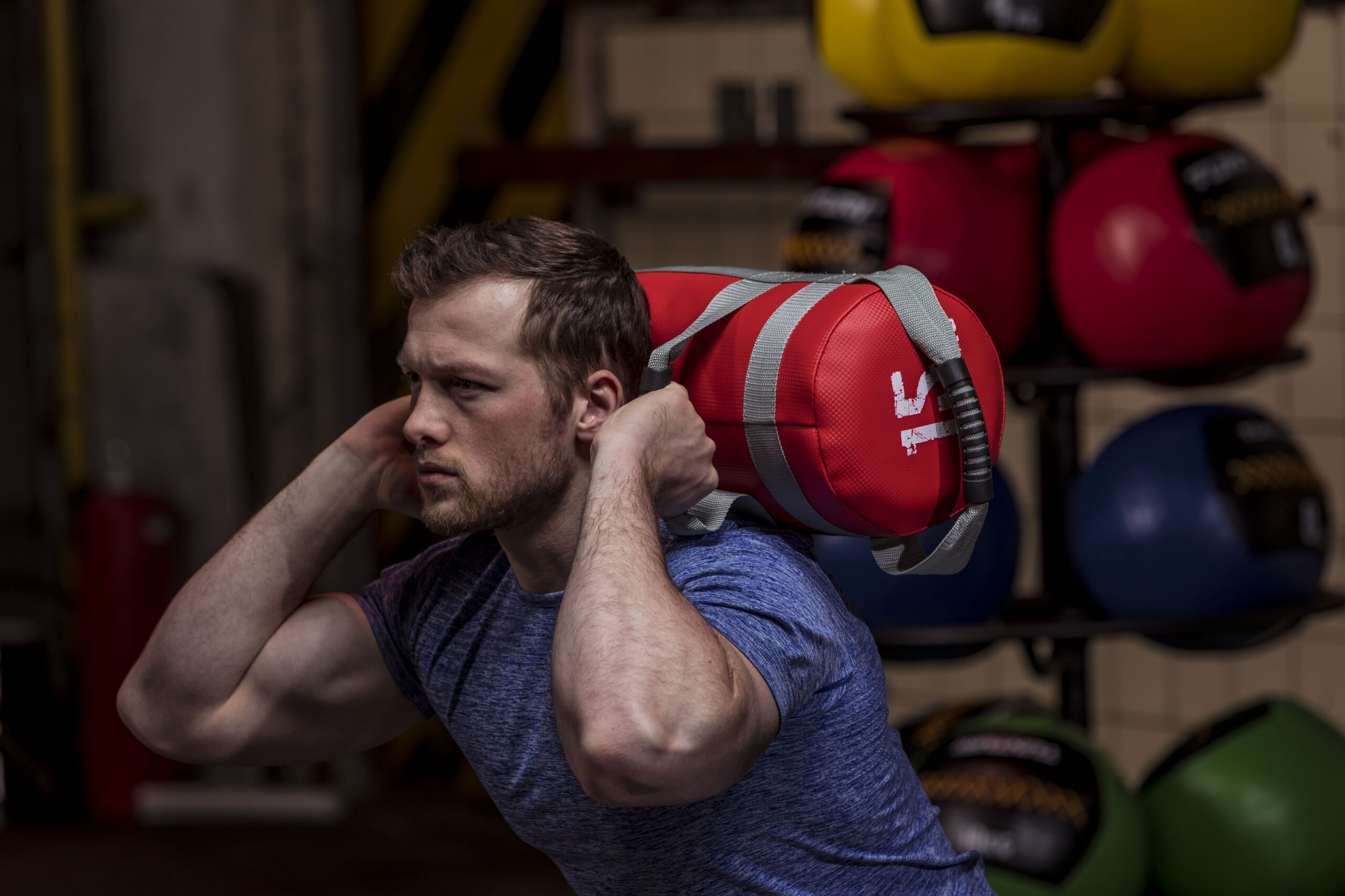 Raskuskott TUNTURI Strengthbag 15kg, punane